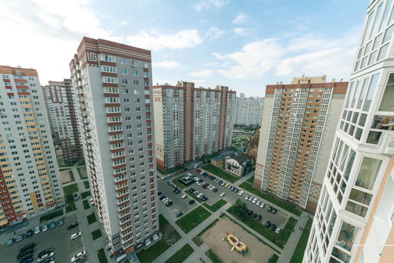 Poznyaky Apartments Patriotika Kiev Exterior photo
