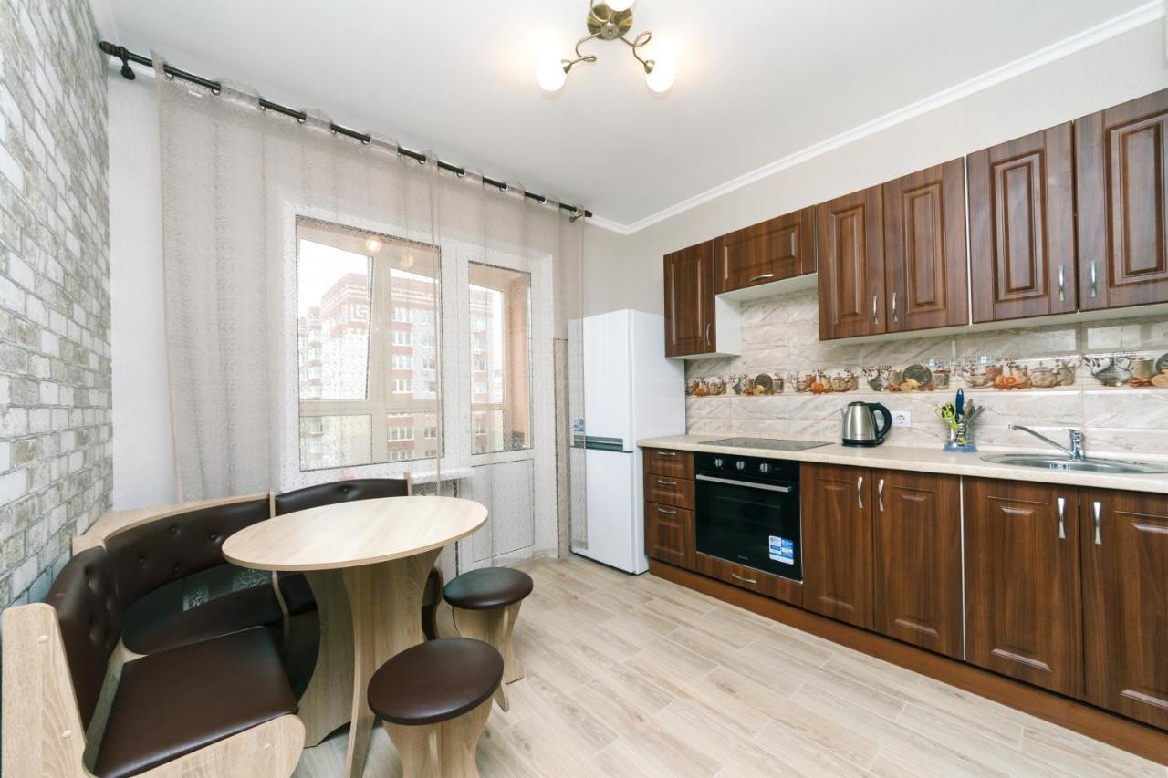 Poznyaky Apartments Patriotika Kiev Exterior photo