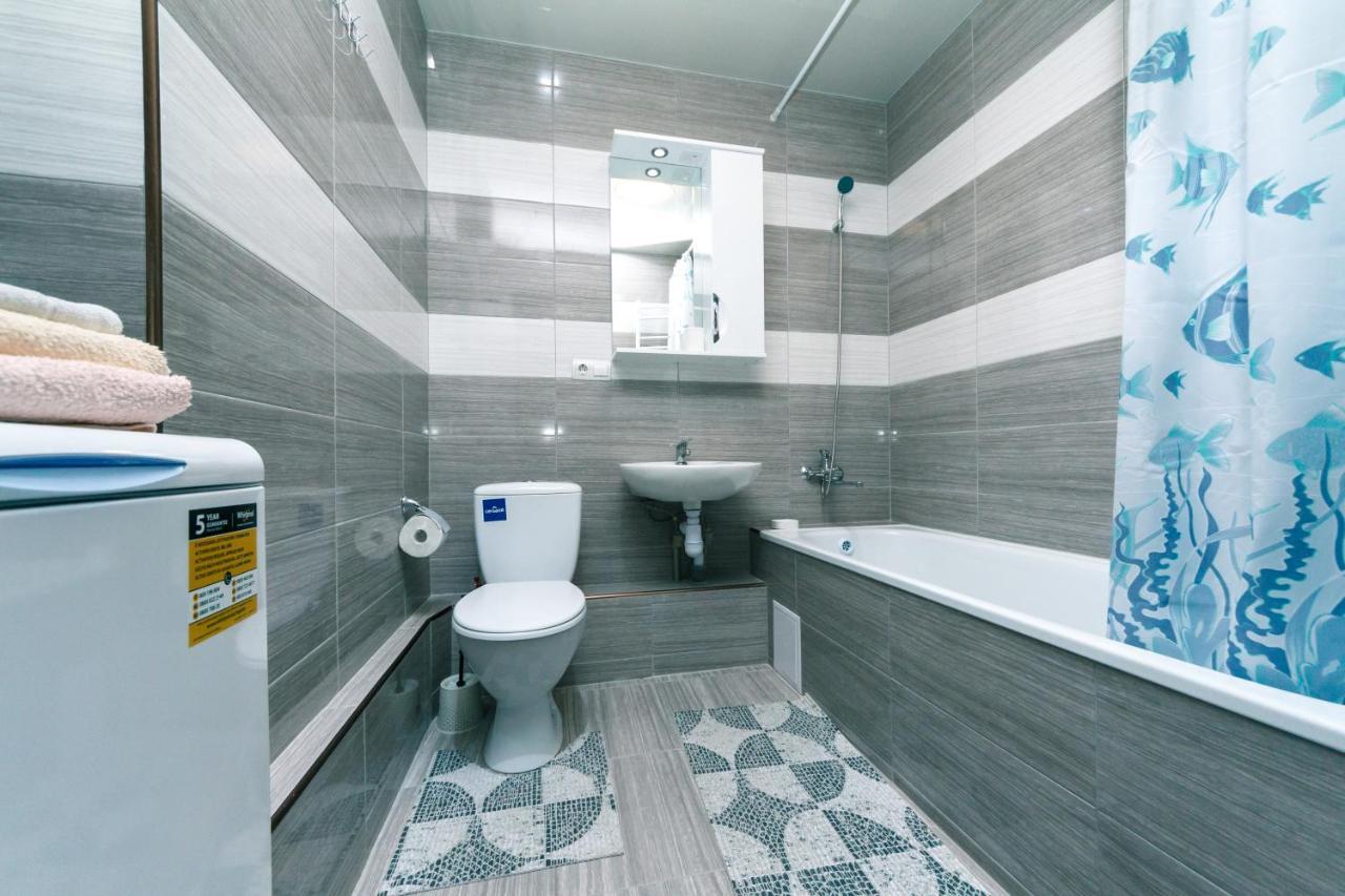 Poznyaky Apartments Patriotika Kiev Exterior photo