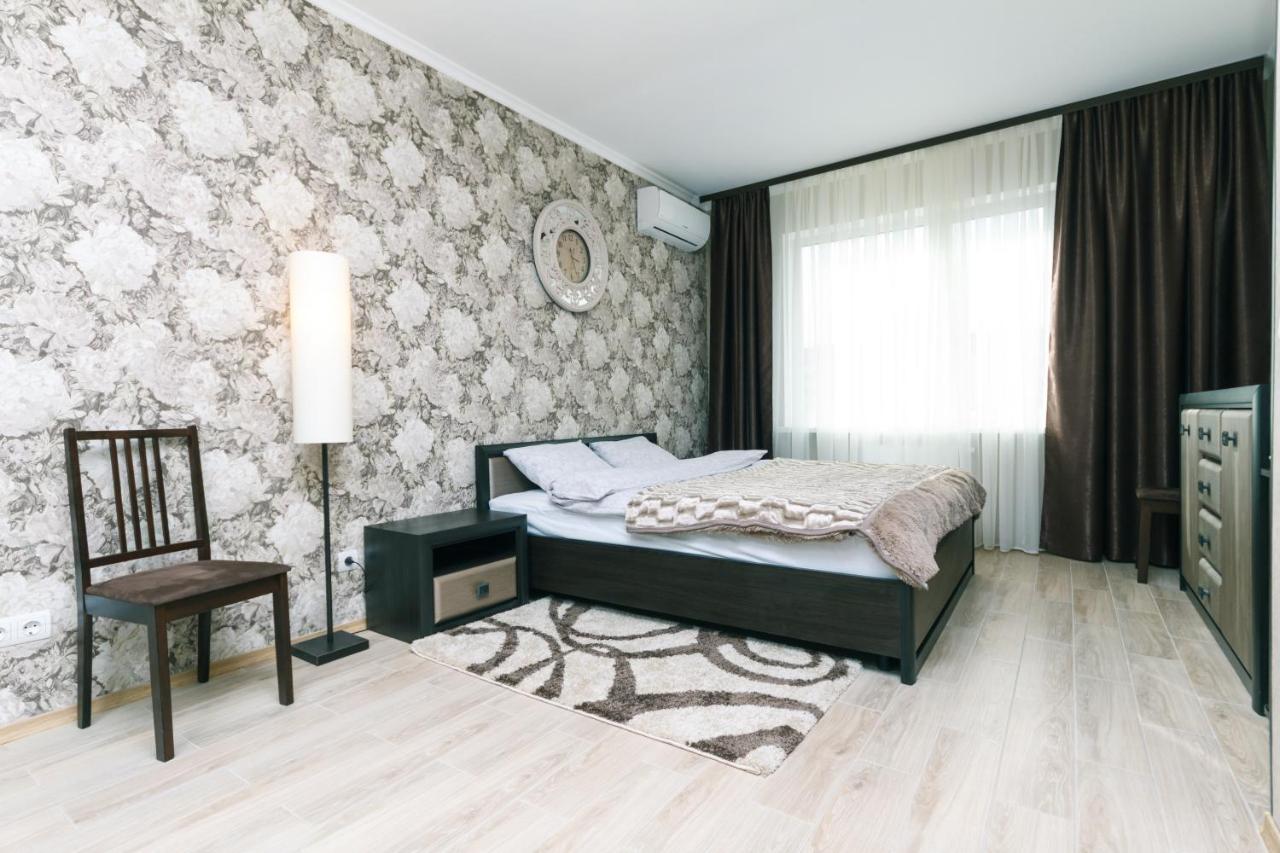 Poznyaky Apartments Patriotika Kiev Exterior photo