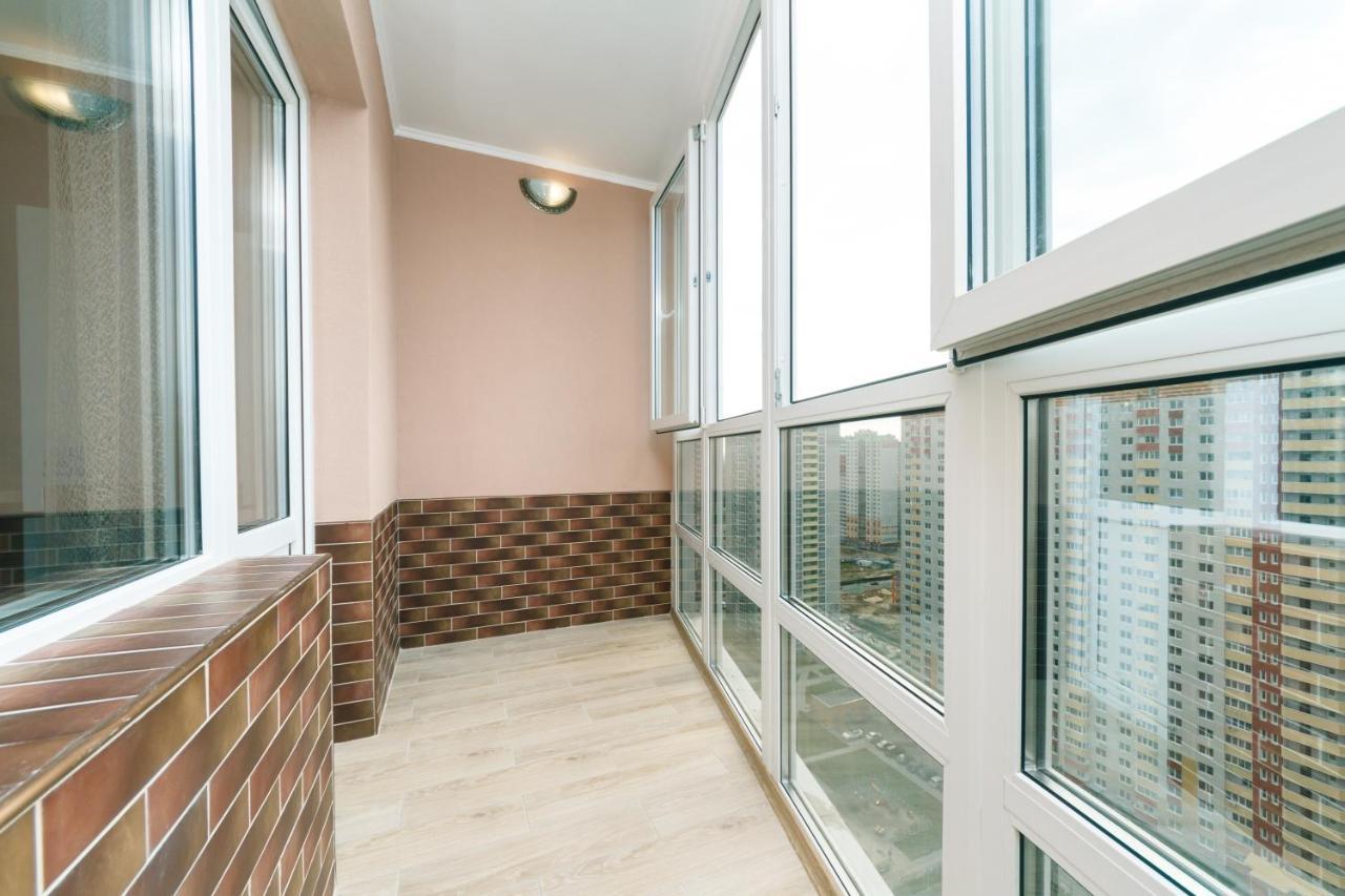 Poznyaky Apartments Patriotika Kiev Exterior photo